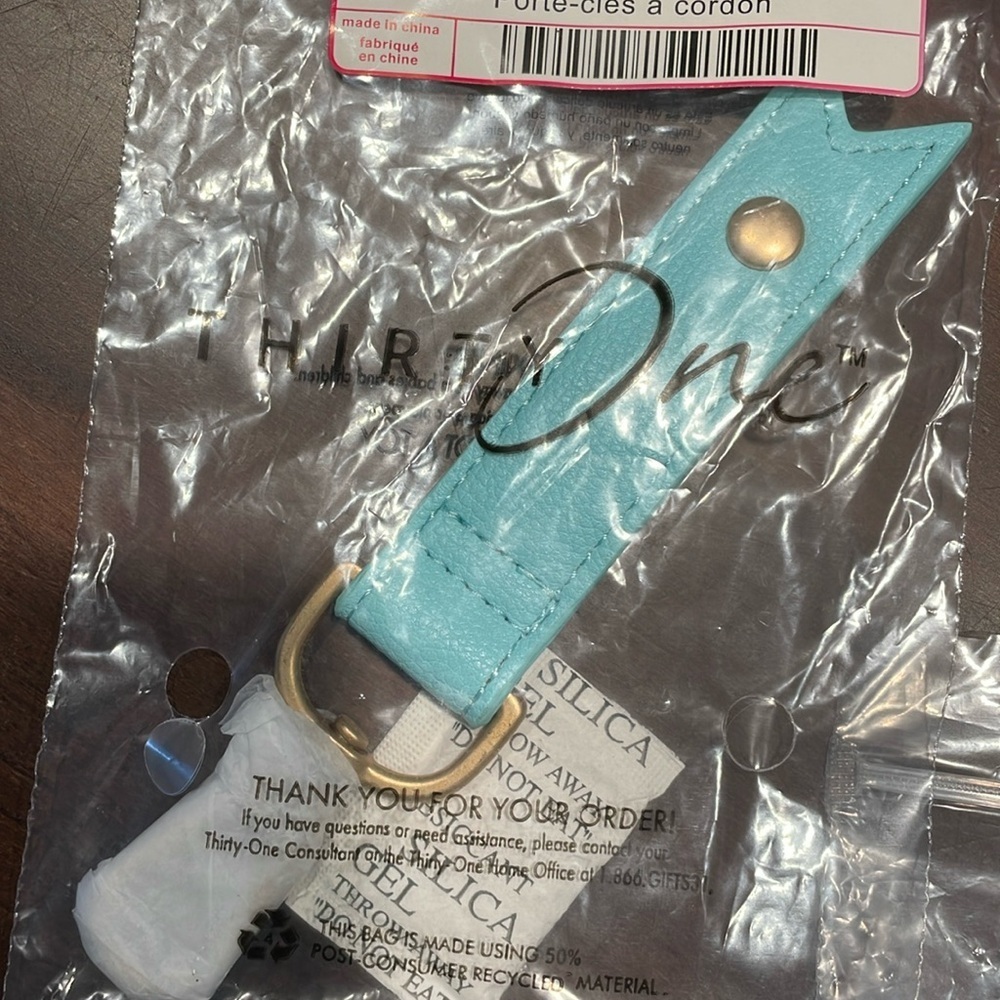 NWT Thirty-one keychain Caribbean blue